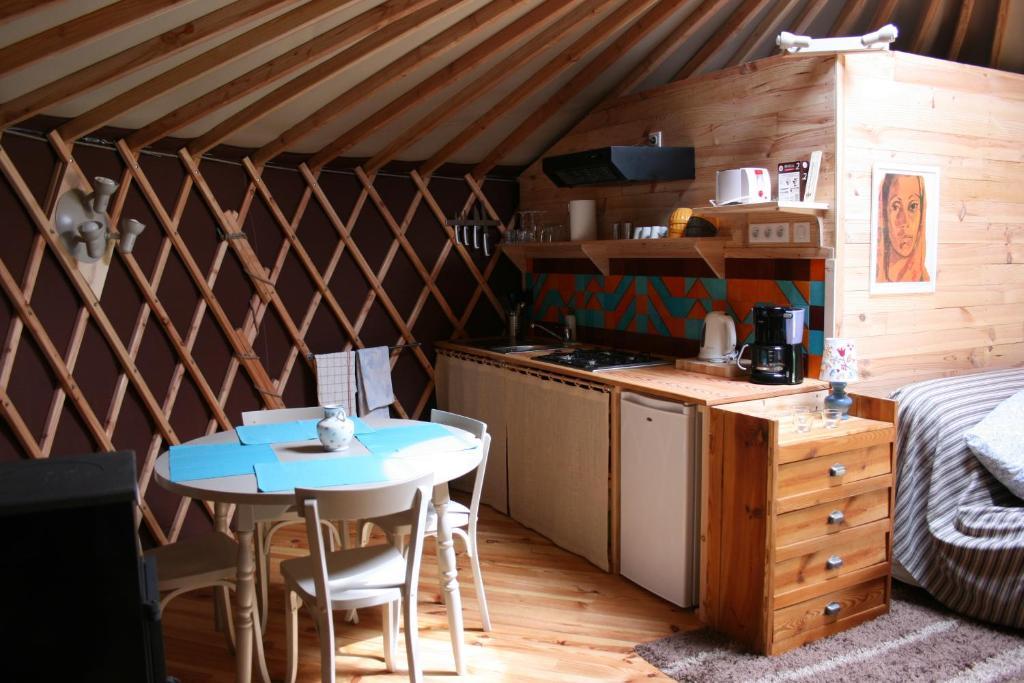 Yourtes En Terrasse Bonneval  Kamer foto